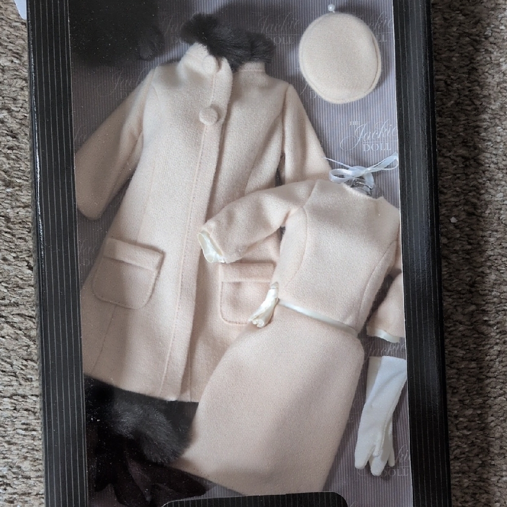Elegant Cream Jackie Kennedy Outfit Set